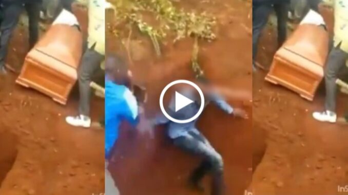 Commotion as fight breaks out at a funeral (Video)
