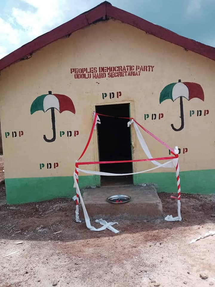 Hoodlums vandalize PDP newly-commissioned secretariat in Kogi with APC lettering (photos)